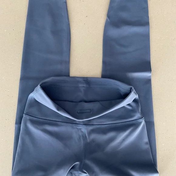 Lululemon Ink Blue 25" Wunder Train size 6 - Picture 2 of 6